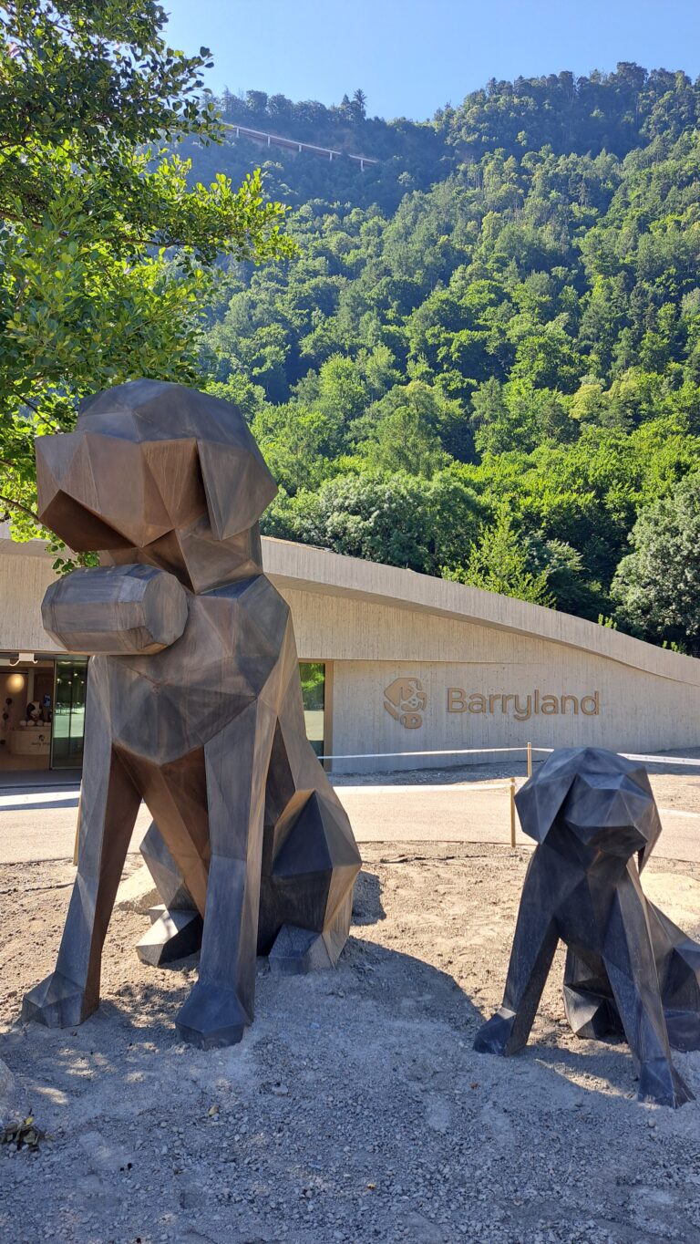 Statues de chiens Saint-Bernard à Barryland à Martigny en Valais
